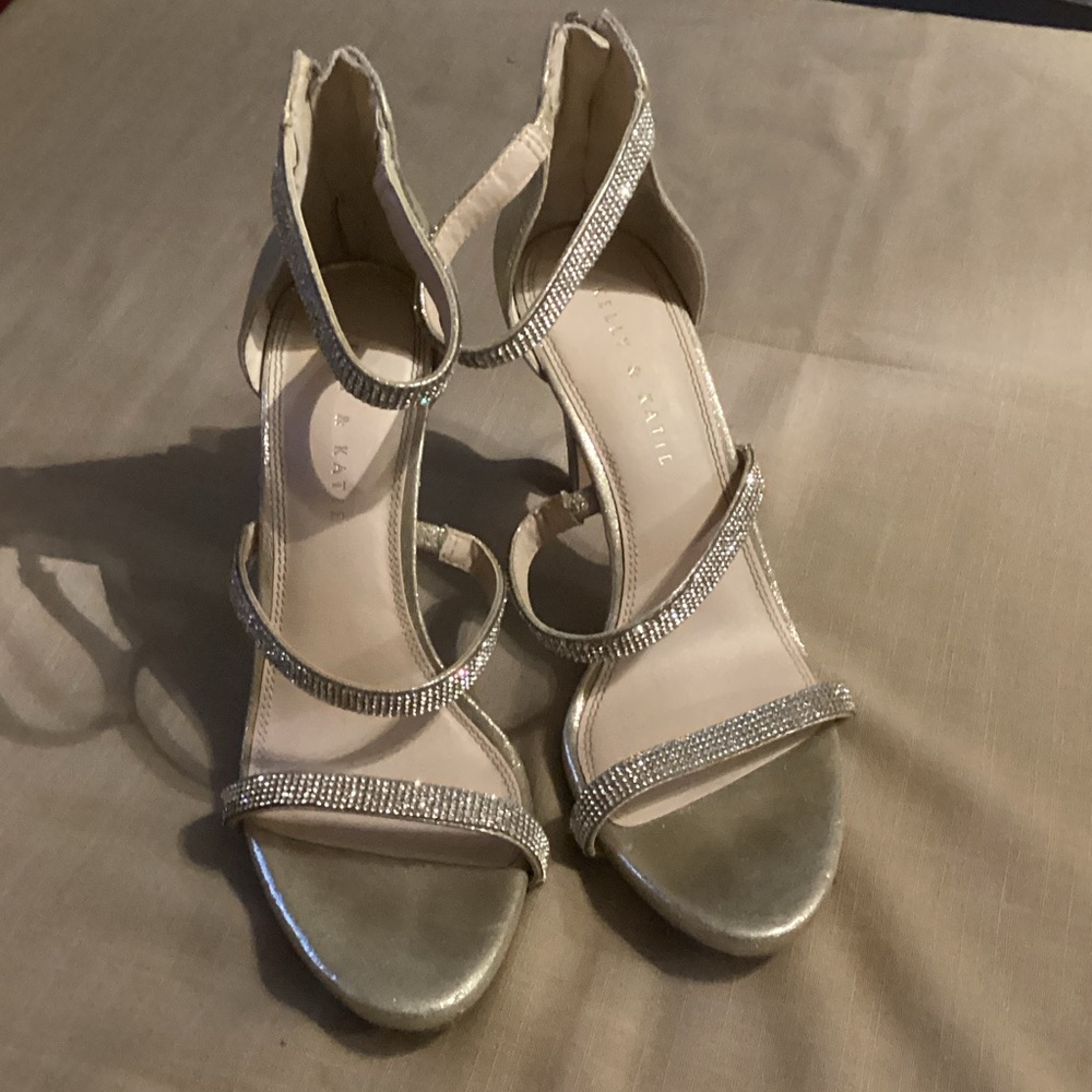EUC Kelly & Katie Silver Strappy Heels